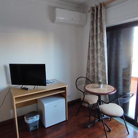 Quarto Com Varanda No Centro Em Taviraアパートメント エクステリア 写真