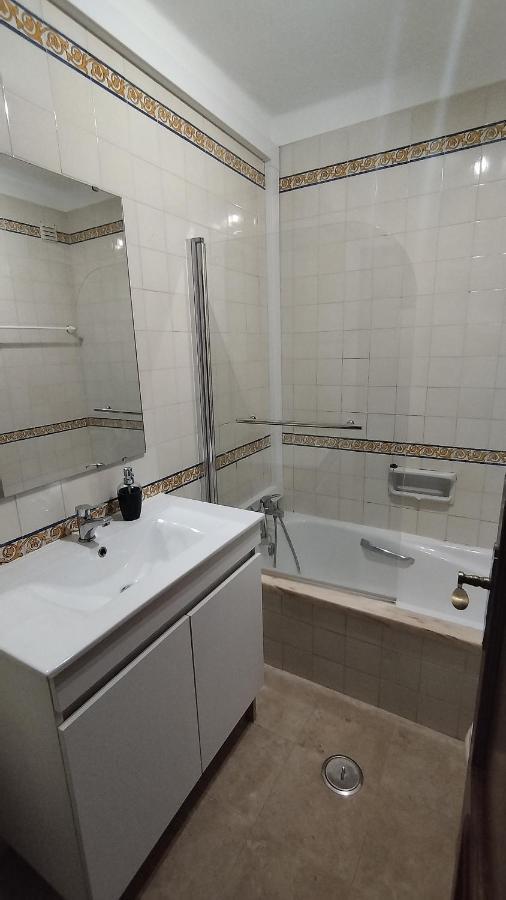 Quarto Com Varanda No Centro Em Taviraアパートメント エクステリア 写真